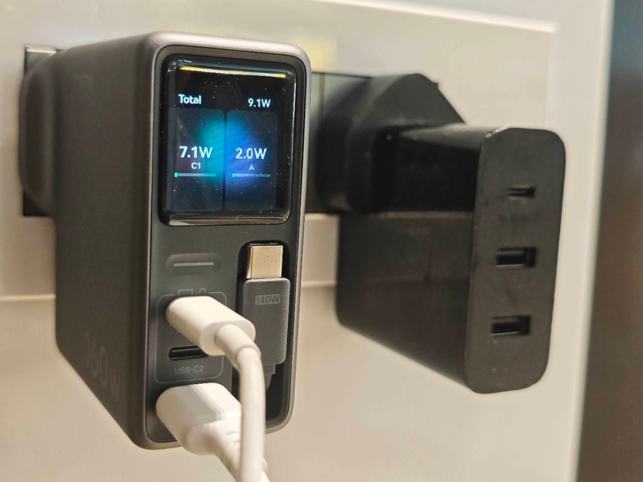 UGREEN Nexode Pro display showing simultaneous USB-C and USB-A charging with per-port wattage